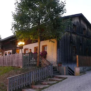 Waldlerhaus Lam